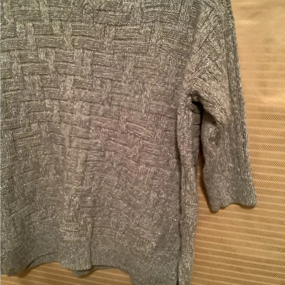 LANE BRYANT~GRAY SWEATER/ BLOUSE~SIZE~18-20 - Picture 5 of 6